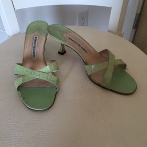 Crocodile Manolo Blahnik kitten heels-mint green